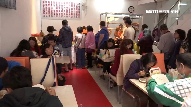 便當店推自助吧　排隊人潮擠爆隔壁街