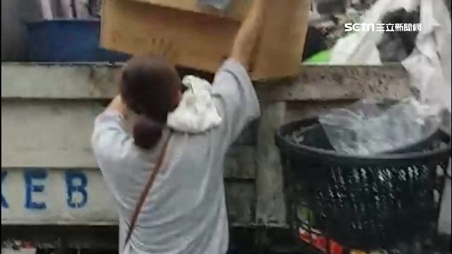 回收衣物遭退　婦人嗆：中南部很誇張