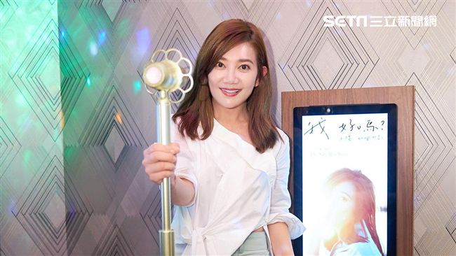 情歌天后夜襲KTV　群眾樂歪還嚇哭