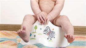 大便,糞便,窒息,浣腸,泰國,祝福,金手鍊,幼童,幼兒,　圖／翻攝自臉書