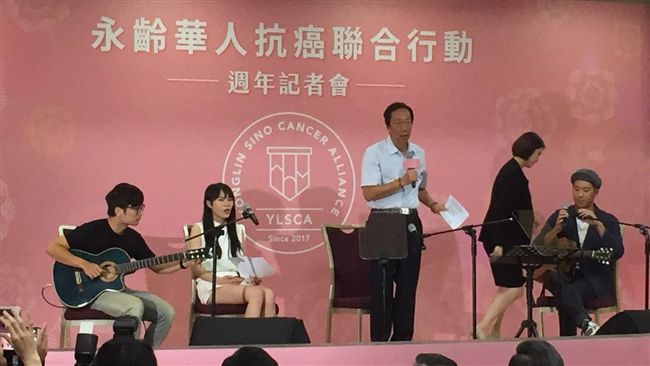 郭董開口閉口叫寶貝　竟不是曾馨瑩！
