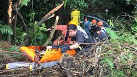 新北市,萬里,墜谷,受困,路況不熟