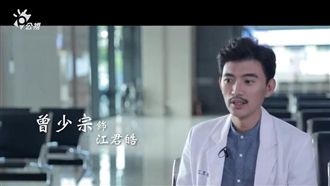 演活外科醫生！男星走進開刀房秒變臉