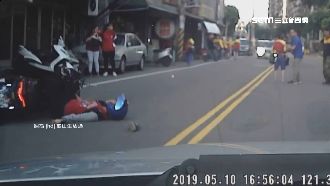 國中生衝馬路遭撞　倒楣騎士摔飛