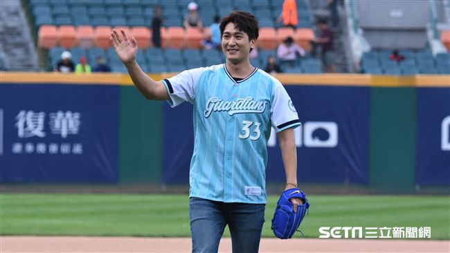 中職／閨蜜邵翔開球　絕對不能大暴投