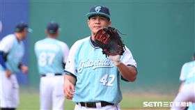 富邦悍將蔣智賢賽前練習。（圖／記者王怡翔攝影）