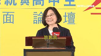 座談大爆場！小英脫稿演講　學生嗨翻