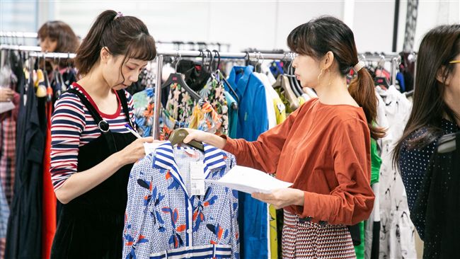 單親媽媽一樣閃耀　他們訂製專屬洋裝