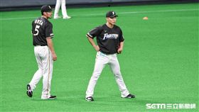 ▲王柏融守備練習。（資料圖／記者王怡翔攝影）