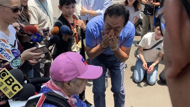 郭台銘成首富　感念母親「做這事」！