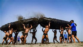 兩棲蛙人鬥艇訓練，國防部發言人臉書