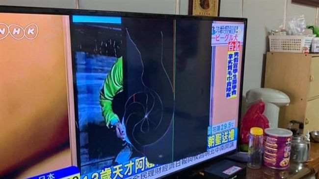 兒送母親節禮物！「螺旋丸」砸爛電視