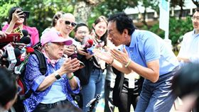 郭台銘，初永珍，母親節，大安森林公園，郭台銘辦公室提供