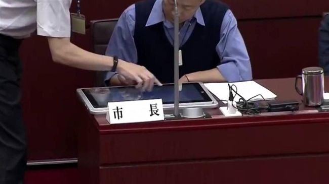 給韓滿滿的大平板　網友三提示笑噴