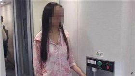 恐怖報復！人妻誤打翻熱水　她賠35萬「回潑滾水」燙對方（圖／翻攝自微博）