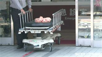 疑同床壓死兒　新手媽撫遺體：好愛你