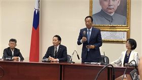 鴻海董事長郭台銘與吳敦義會面後記者會。記者黃宣尹攝影