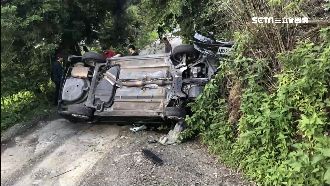 疑熄火下坡沒過彎　4人同車翻落邊坡