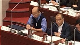 郭台銘,韓國瑜,平板,小抄,高雄,議會