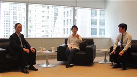 中市府與法院推訴訟程序視訊諮詢服務台中地方法院院長江錫麟（左）13日拜會台中市政府，與市長盧秀燕（中）、法制局長李善植（右）等就「訴訟程序視訊諮詢」服務進行意見交換。中央社記者郝雪卿攝　108年5月13日
