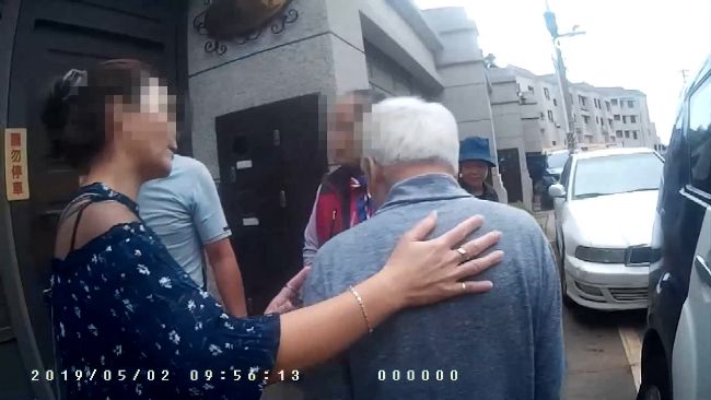 嬤捐款3千萬蓋佛堂　暖警苦勸保老本