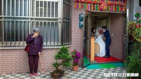 孫女出嫁、外婆不捨
圖／See'N Image Studio 看見影像工作室授權提供