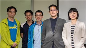 抗MERS萌曙光　台美研發奈米疫苗實驗顯效中央研究院14日發表研究成果，指出有新SARS之稱的「中東呼吸道症候群」（MERS）尚無有效疫苗或藥物可用，台美跨領域團隊合作研發「冠狀病毒奈米疫苗」，實驗顯示，將有效毒殺MERS病毒。（中研院提供）中央社記者楊淑閔傳真　108年5月14日