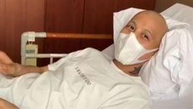 女星夫罹精巢癌存活率40％ 副作用「滿腳像黏垃圾」(圖/翻攝自IG)