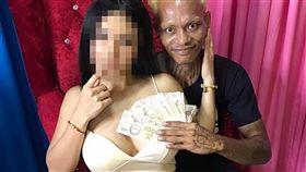 泰國,曼谷,師父,比基尼,辣妹,信徒,跳舞,誘惑,表演,靈動　圖／翻攝自臉書