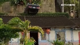 Ｌ客車摔屋頂2400