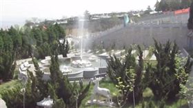 墓園將往生者葬錯墓穴，家屬氣炸。(圖/翻攝自騰訊視頻)