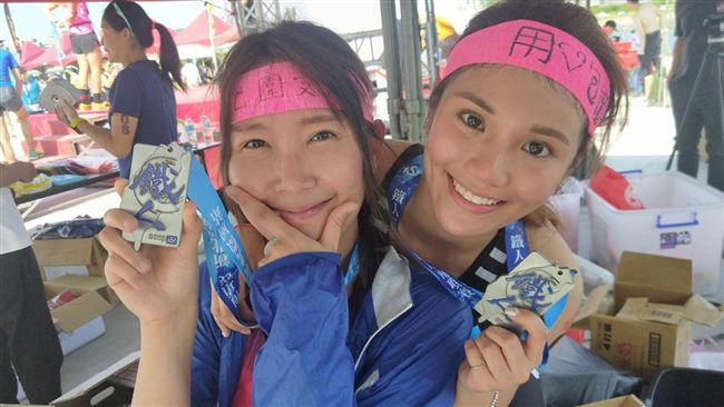 周杰倫協助李懿琳妲三鐵初鐵完賽