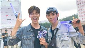 BL劇《圈套》的「飛唐CP」吳承洋和徐鈞浩前往香港朝聖五月天演唱會。（圖／記者王建棠攝影）