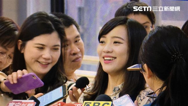 韓唉「好寂寞」　黃捷暗酸韓像總機