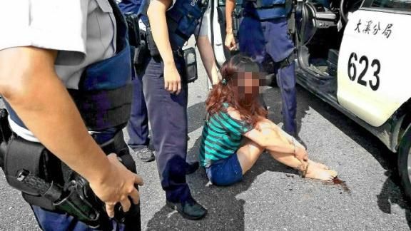 毒鴛鴦奪槍毆傷警！女當場遭射穿大腿