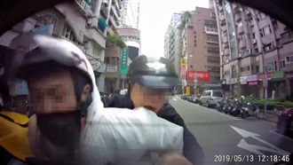 瑪莉歐賽車？惡煞丟飲料　糗撞車屁股