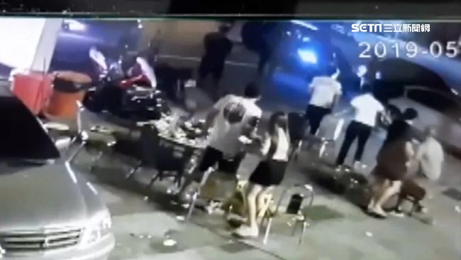 KTV碰撞結怨！挑釁反被找上門砸車