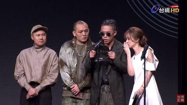 玖壹壹英文卡卡　主播咬耳救火網推爆