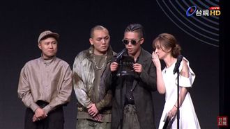 玖壹壹英文卡卡　主播咬耳救火網推爆