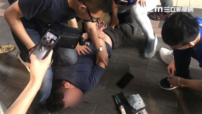 OL熱線男友返家　下一秒她竟遭洗劫