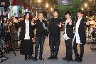 五月天出席電影首映會（1）樂團五月天第3部3D演唱會電影「五月天人生無限公司」將於24日上映，五月天團員15日傍晚在台北信義商圈出席電影首映會，吸引大批粉絲到場支持。中央社記者張皓安攝  108年5月15日
