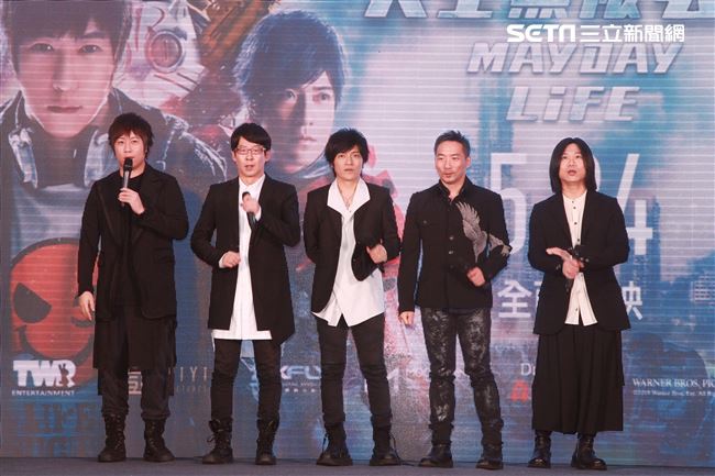 五月天出席第3部3D演唱會電影「五月天人生無限公司」首映。（記者邱榮吉/攝影）
