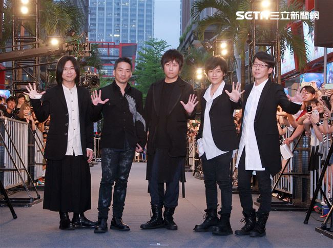五月天出席第3部3D演唱會電影「五月天人生無限公司」首映。（記者邱榮吉/攝影）