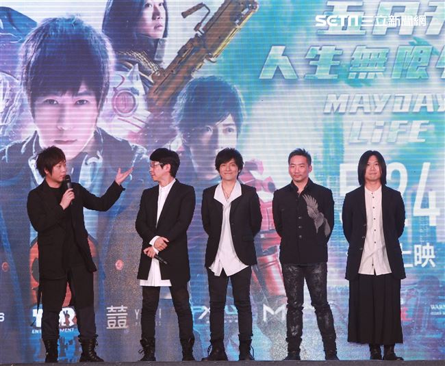 五月天出席第3部3D演唱會電影「五月天人生無限公司」首映。（記者邱榮吉/攝影）