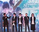 五月天出席第3部3D演唱會電影「五月天人生無限公司」首映。（記者邱榮吉/攝影）