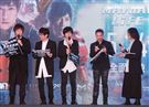 五月天出席第3部3D演唱會電影「五月天人生無限公司」首映。（記者邱榮吉/攝影）