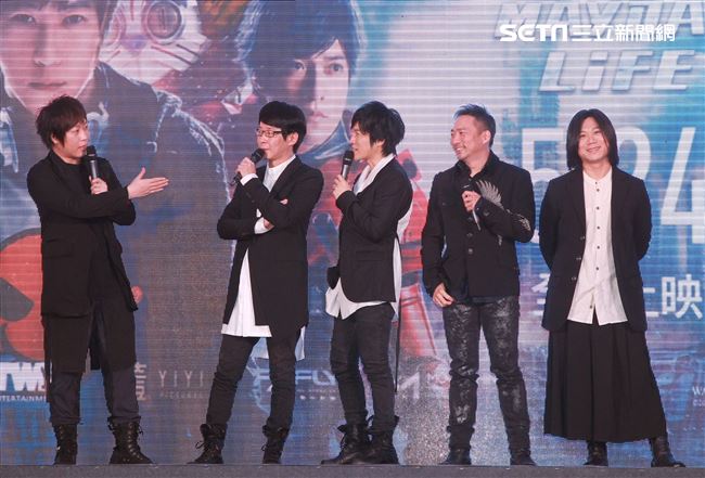 五月天出席第3部3D演唱會電影「五月天人生無限公司」首映。（記者邱榮吉/攝影）