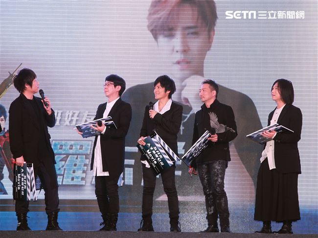 五月天出席第3部3D演唱會電影「五月天人生無限公司」首映。（記者邱榮吉/攝影）