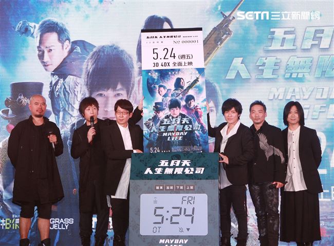 五月天出席第3部3D演唱會電影「五月天人生無限公司」首映。（記者邱榮吉/攝影）