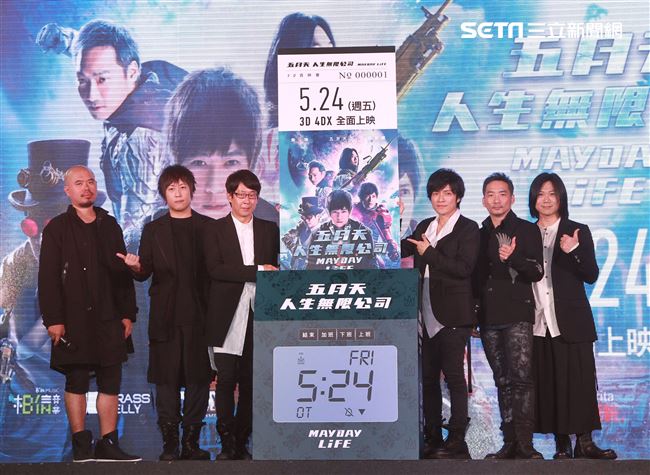 五月天出席第3部3D演唱會電影「五月天人生無限公司」首映。（記者邱榮吉/攝影）